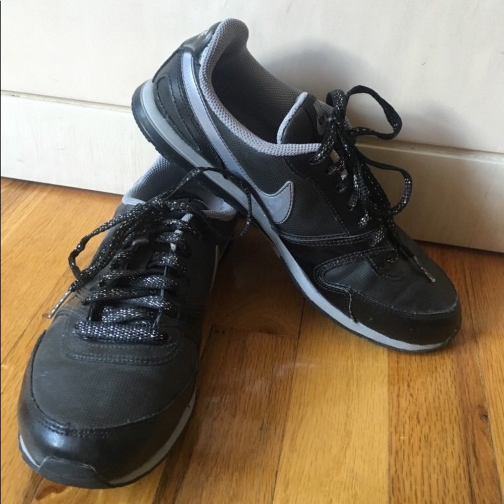 Nike Black/Silver Sneakers 7.5